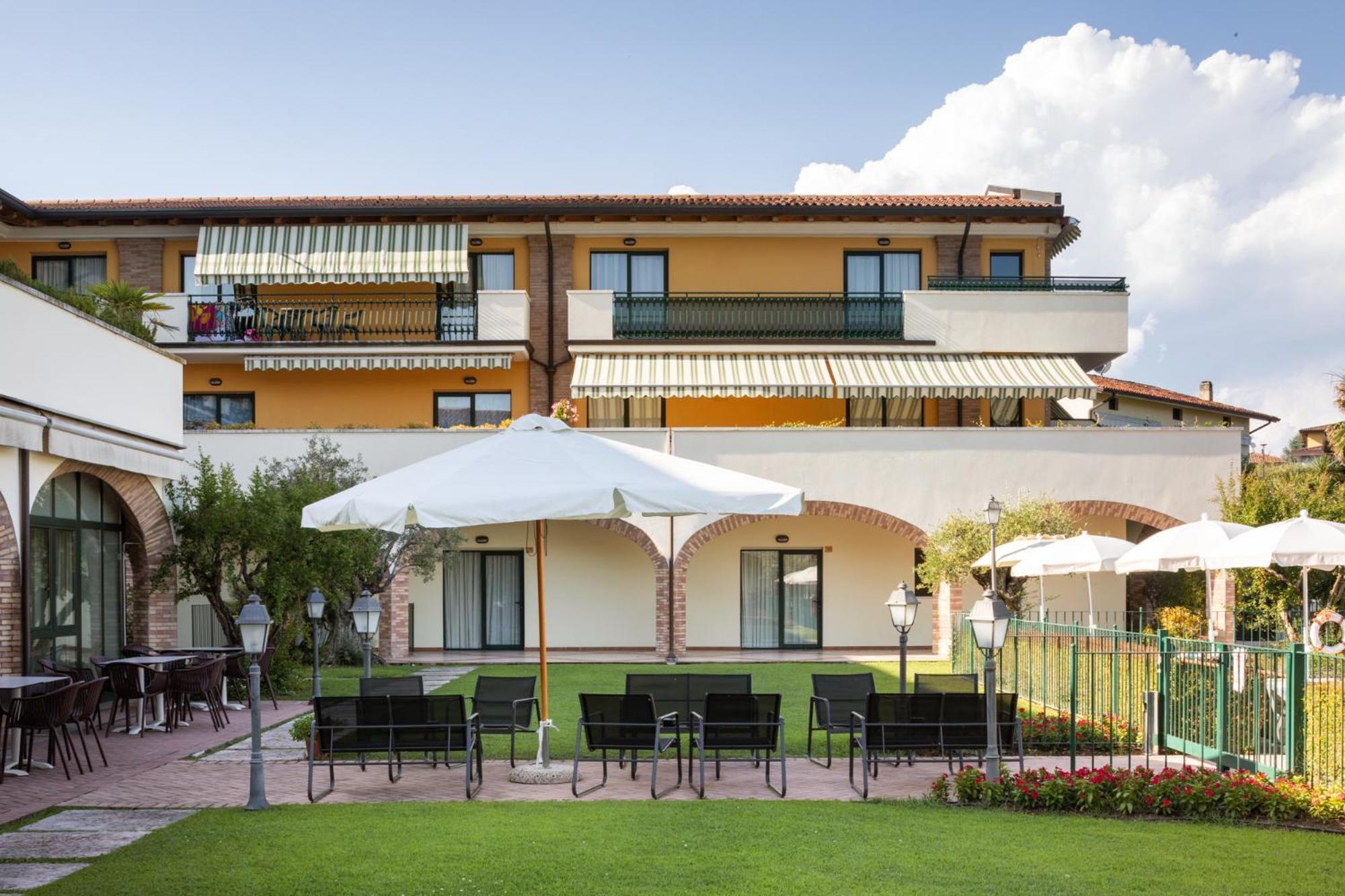 Le Terrazze Sul Lago Hotel & Residence Padenghe sul Garda Exterior foto