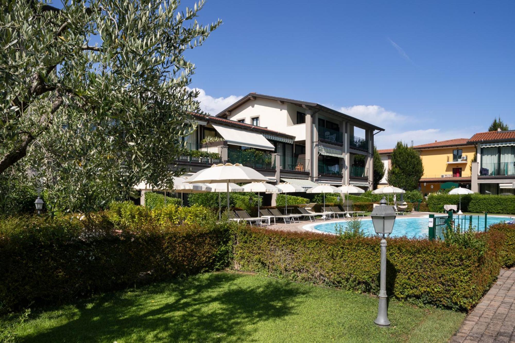 Le Terrazze Sul Lago Hotel & Residence Padenghe sul Garda Exterior foto