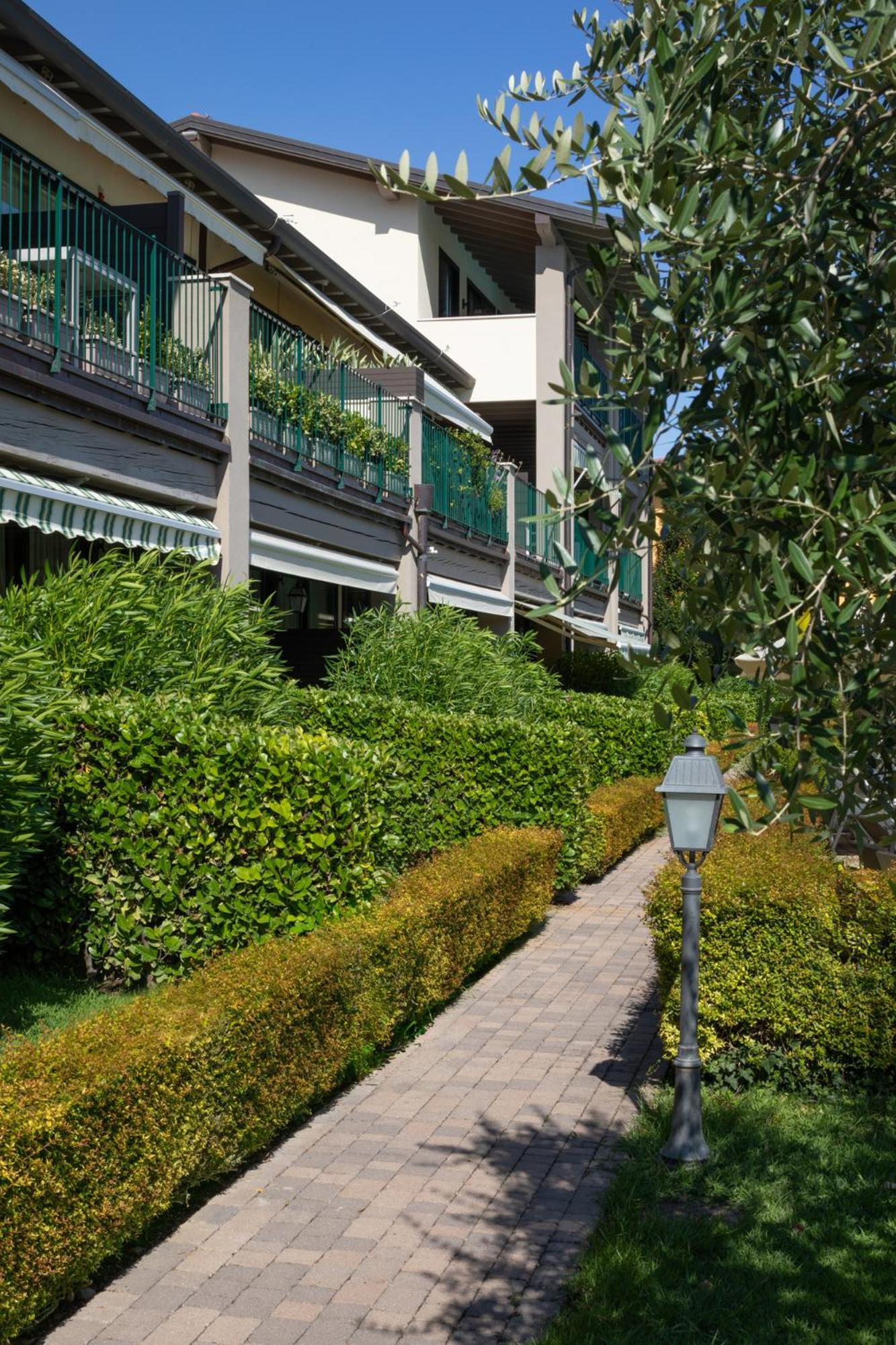 Le Terrazze Sul Lago Hotel & Residence Padenghe sul Garda Exterior foto