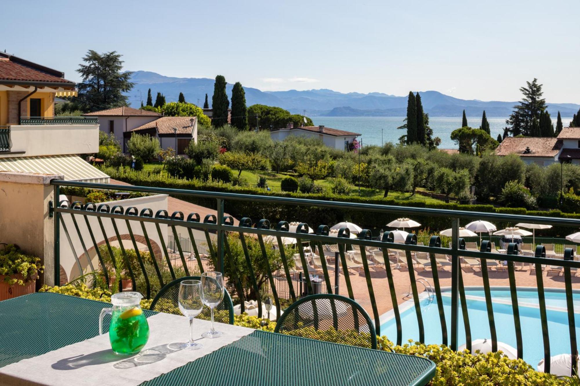 Le Terrazze Sul Lago Hotel & Residence Padenghe sul Garda Exterior foto